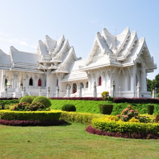 royal-thai-buddhist-monastery-lumbini-1024x680